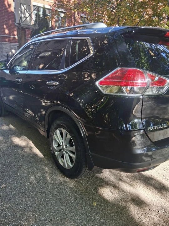 2016 Nissan Rogue - Image 2 of 17