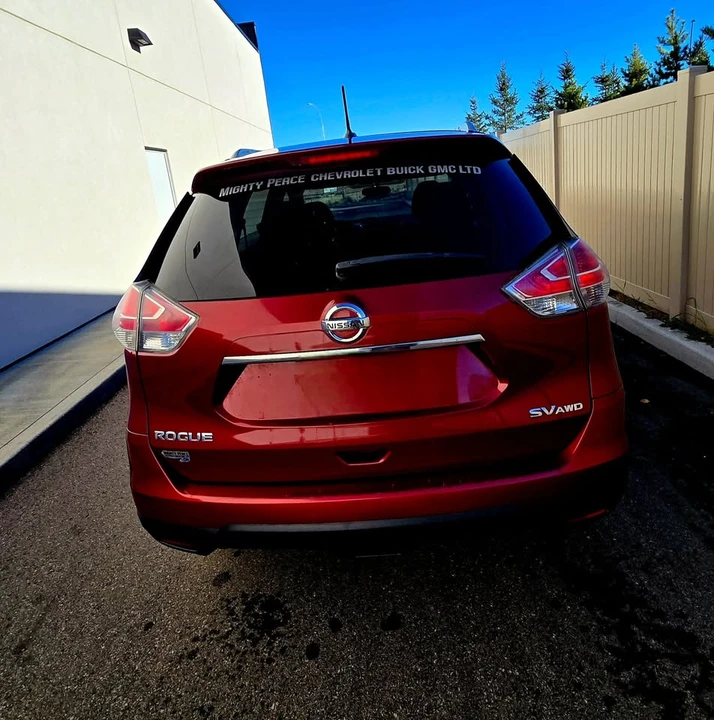 2016 Nissan Rogue - Image 2 of 11