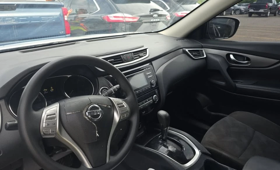 2016 Nissan Rogue - Image 6 of 8