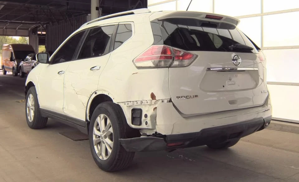 2016 Nissan Rogue - Image 4 of 8