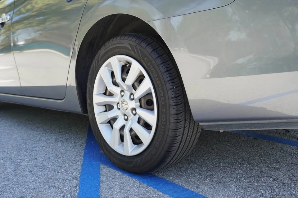 2016 Nissan Sentra 7th Gen - Image 15 of 16