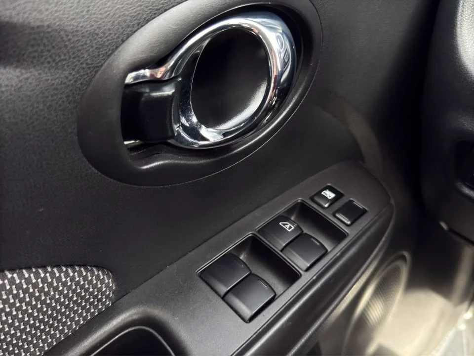2016 Nissan Versa - Image 11 of 19