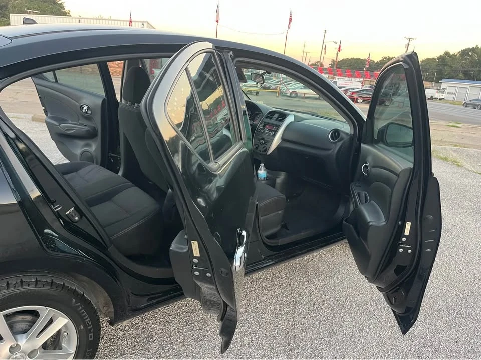 2016 Nissan Versa - Image 11 of 16