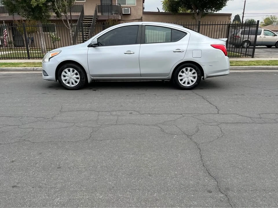 2016 Nissan Versa - Image 5 of 9