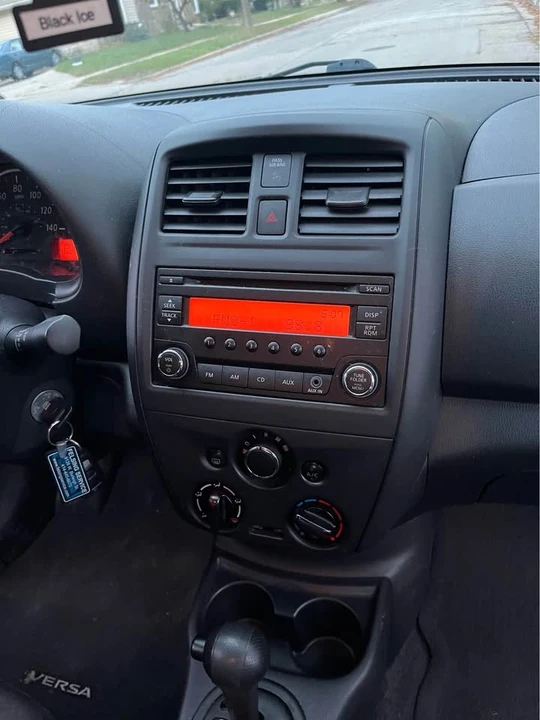 2016 Nissan Versa - Image 13 of 19