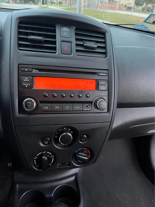 2016 Nissan Versa - Image 11 of 19