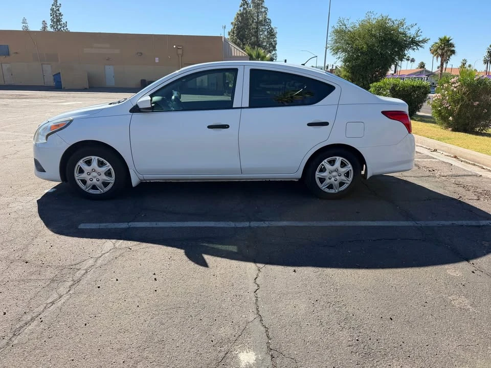 2016 Nissan Versa - Image 8 of 11