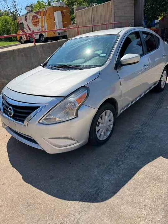 2016 Nissan Versa - Image 11 of 20
