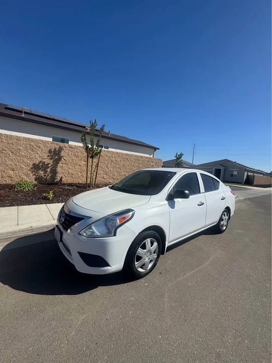 2016 Nissan Versa - Image 2 of 8