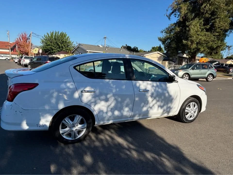 2016 Nissan Versa - Image 9 of 16