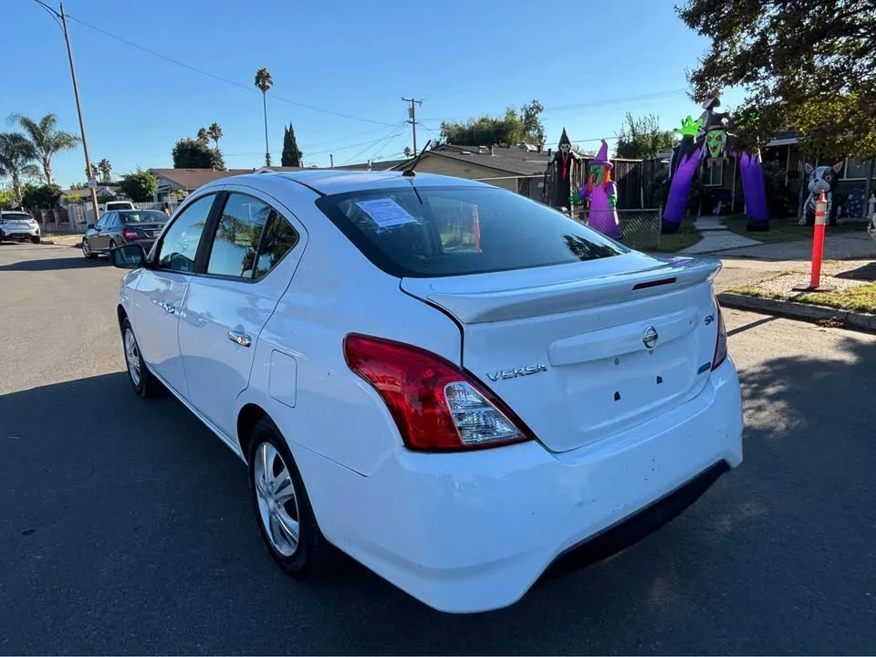 2016 Nissan Versa - Image 10 of 16