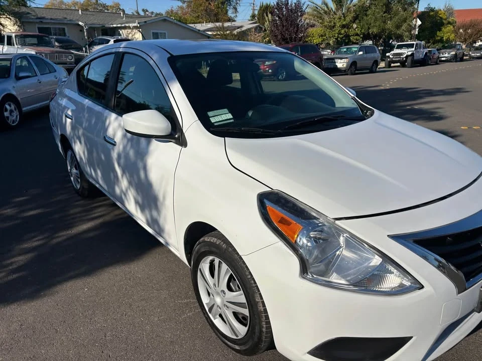2016 Nissan Versa - Image 5 of 16