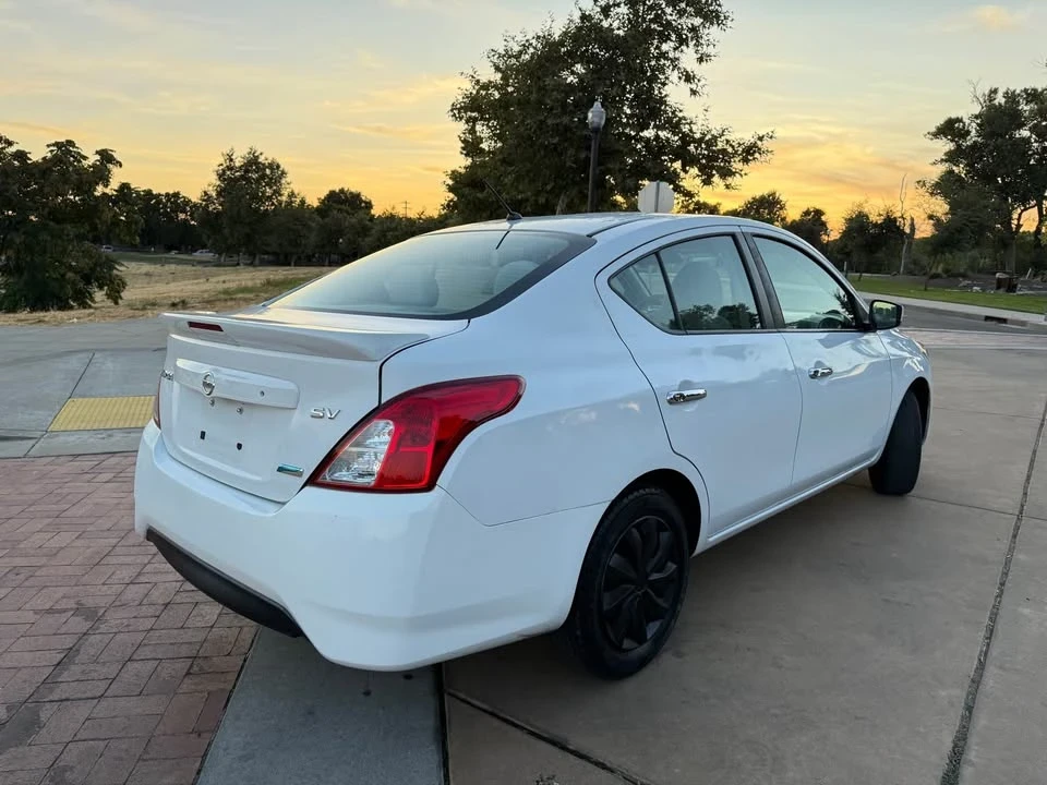 2016 Nissan Versa - Image 5 of 14