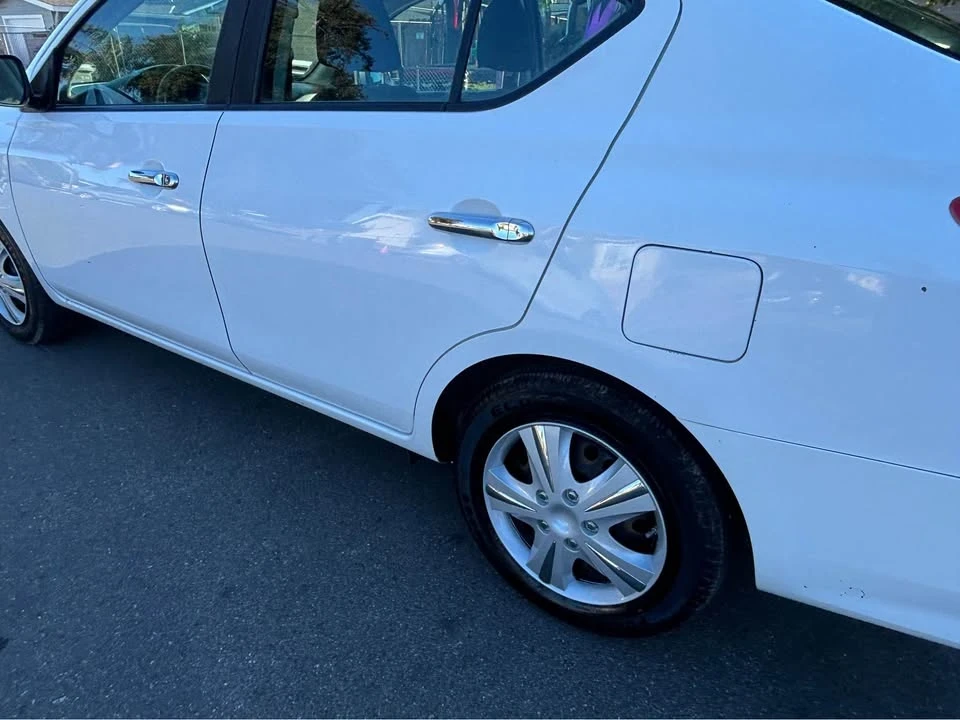 2016 Nissan Versa - Image 13 of 16