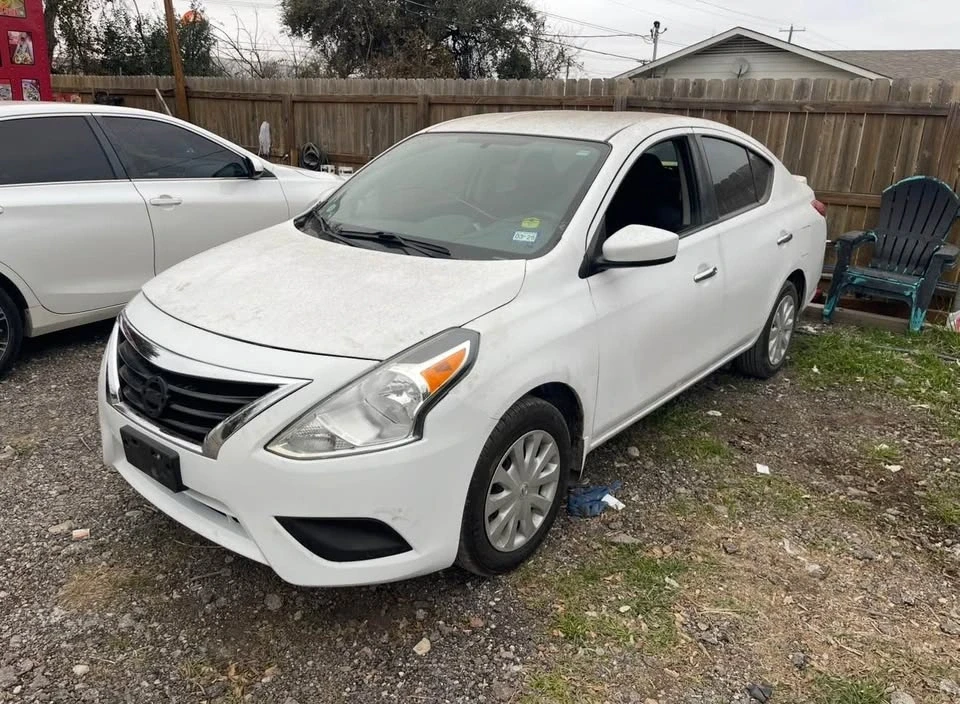 2016 Nissan Versa - Image 2 of 8