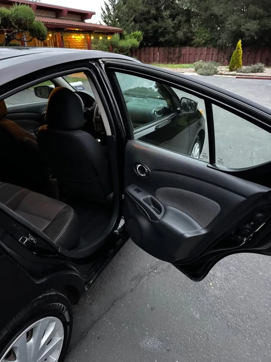 2016 Nissan Versa - Image 11 of 14