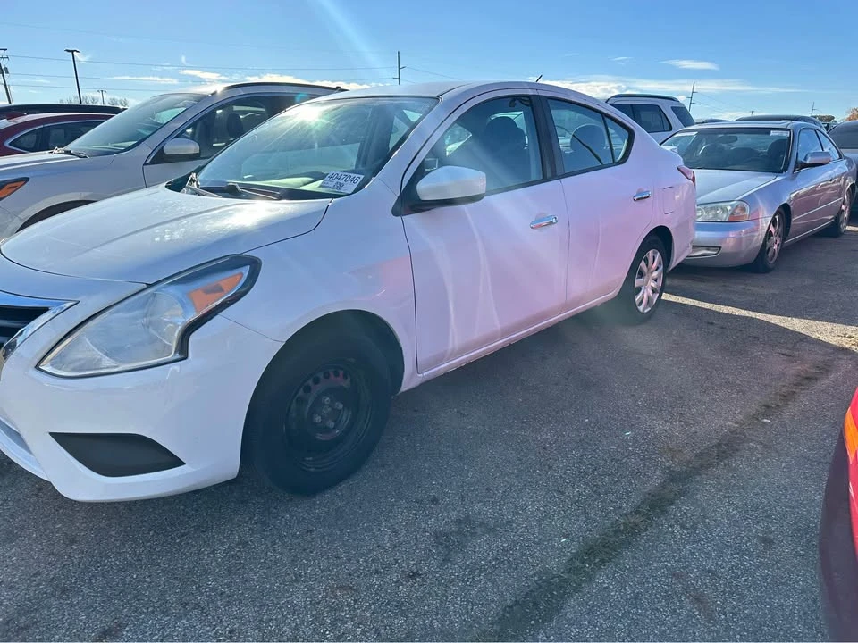 2016 Nissan Versa - Image 9 of 10