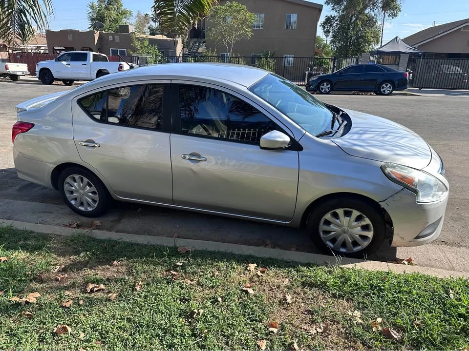 2016 Nissan Versa - Image 2 of 4