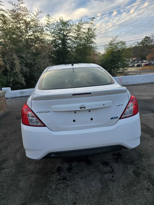 2016 Nissan Versa - Image 11 of 13