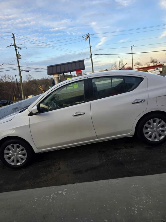 2016 Nissan Versa - Image 12 of 13