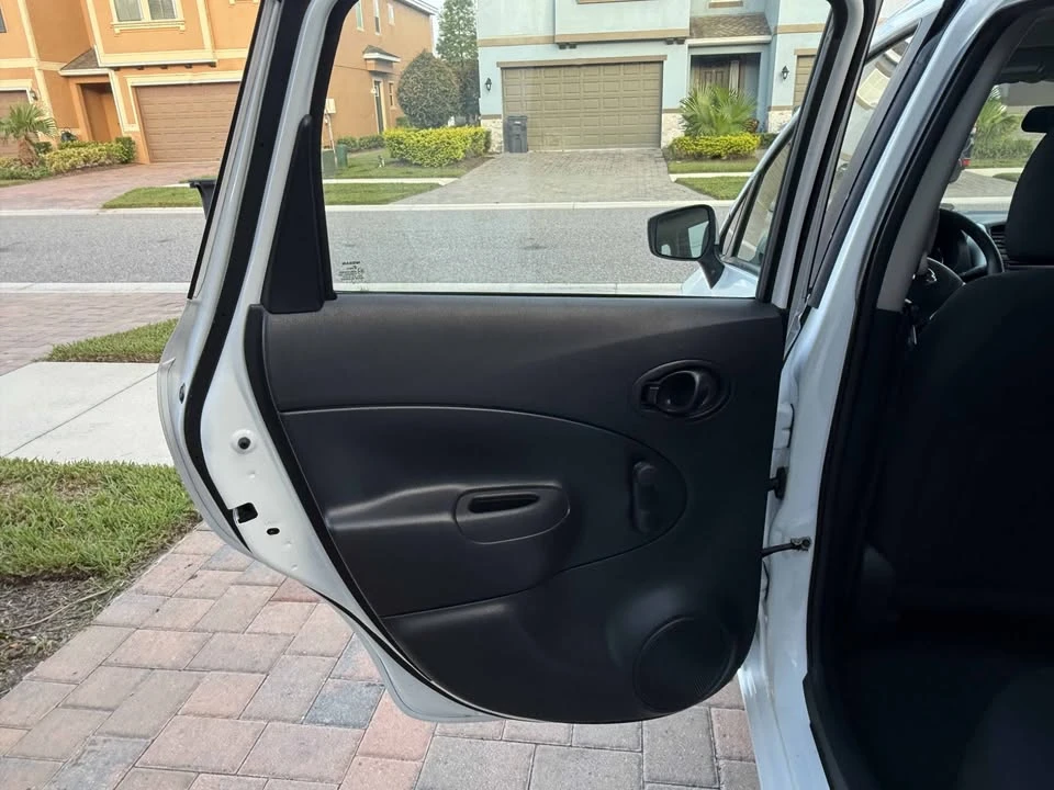 2016 Nissan Versa - Image 14 of 17