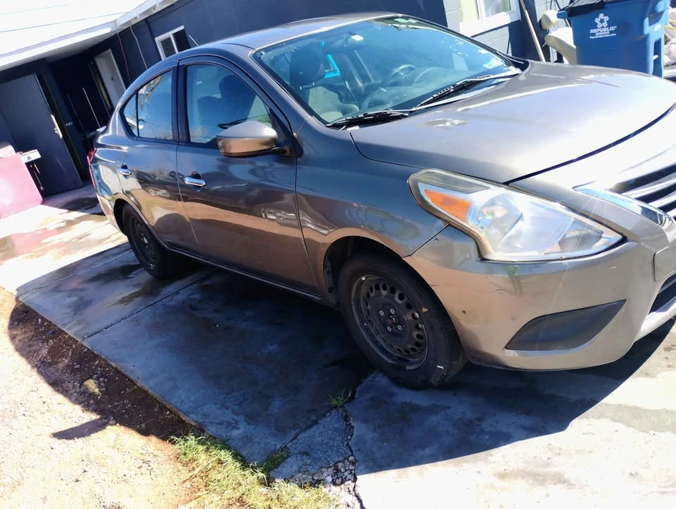 2016 Nissan Versa - Image 10 of 14