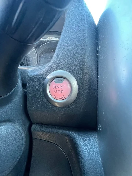 2016 Nissan Versa - Image 11 of 20