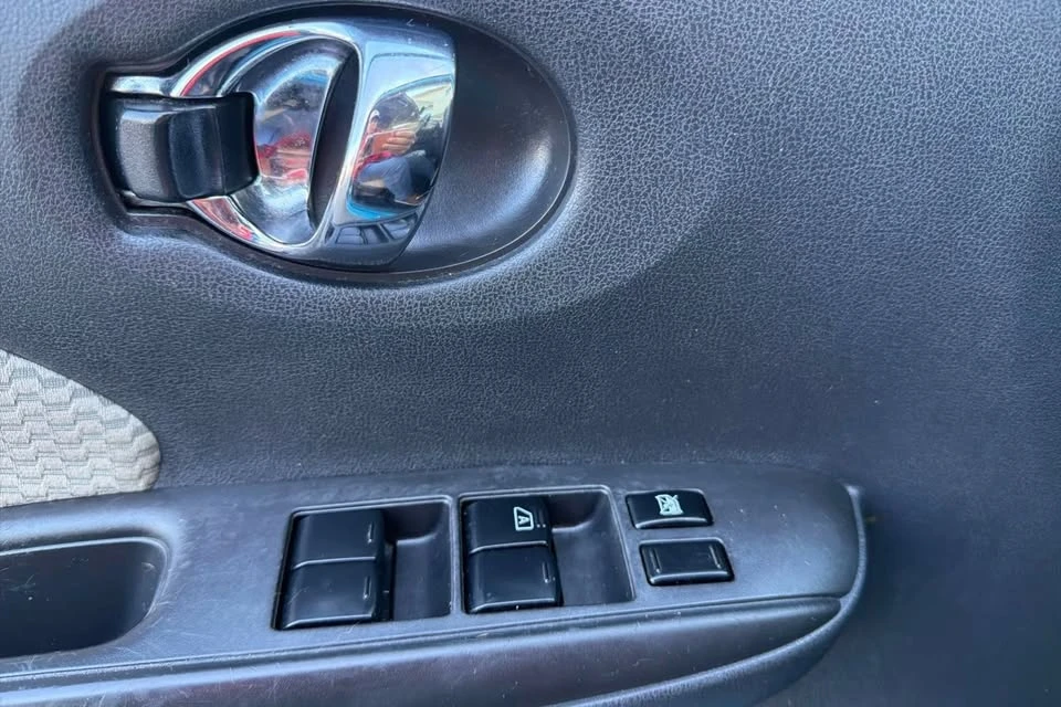 2016 Nissan Versa - Image 12 of 20