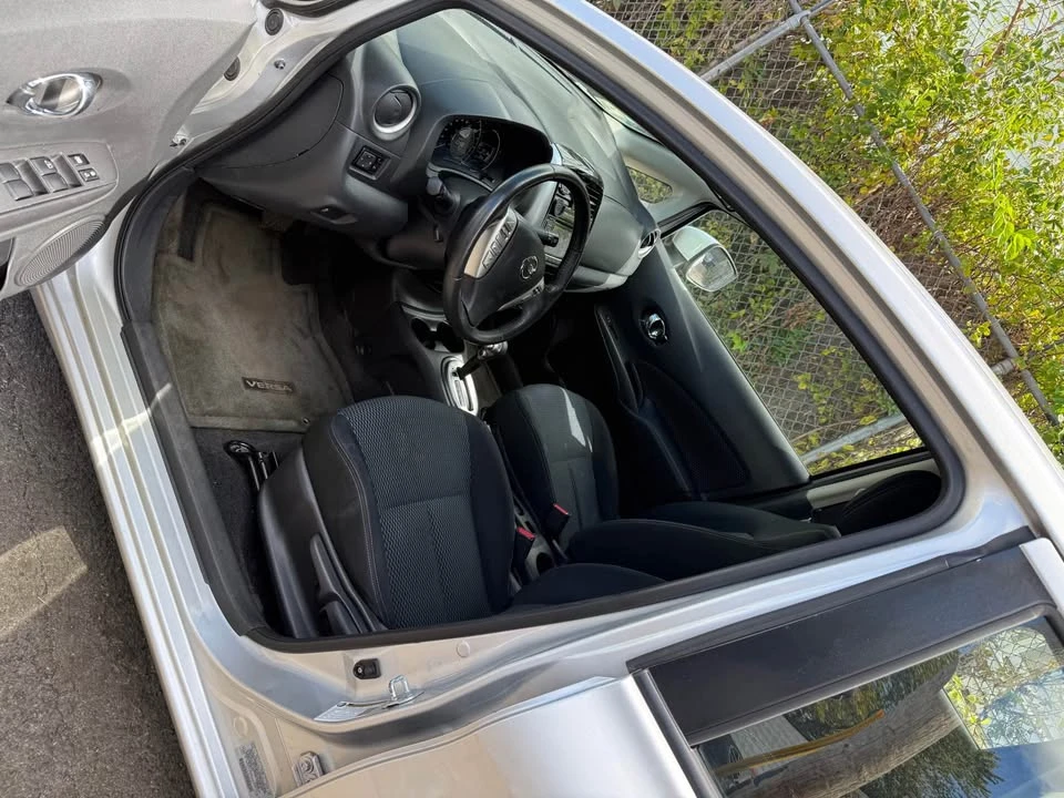 2016 Nissan Versa - Image 9 of 9