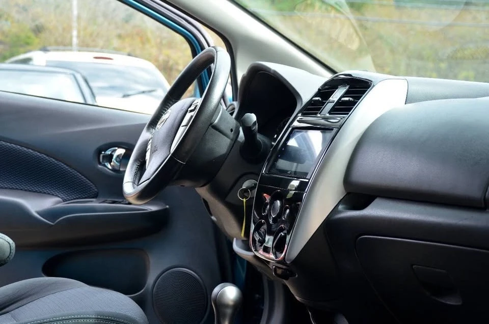 2016 Nissan Versa - Image 10 of 16