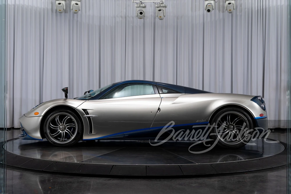 2016 Pagani Huayra - Image 21 of 31