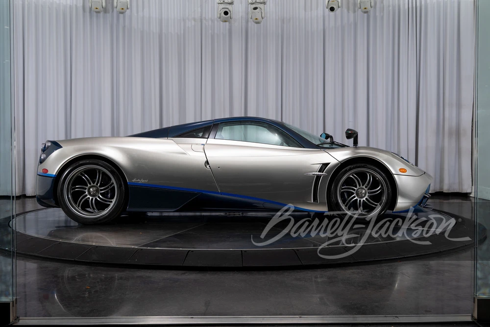 2016 Pagani Huayra - Image 5 of 31
