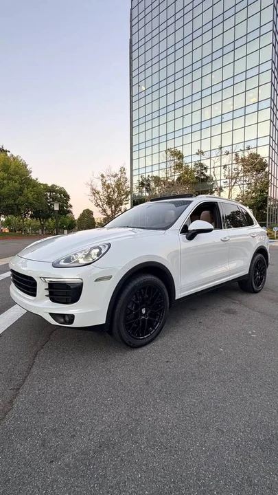 2016 Porsche 958 Cayenne - Image 9 of 18