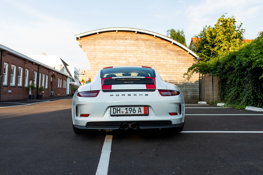 2016 Porsche 991 R - Image 14 of 31