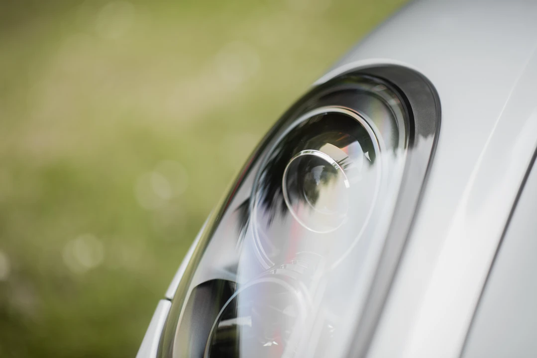 2016 Porsche 981 Boxster Spyder - Image 28 of 31