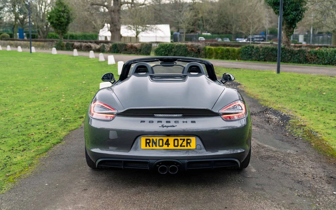 2016 Porsche 981 Boxster Spyder - Image 13 of 31