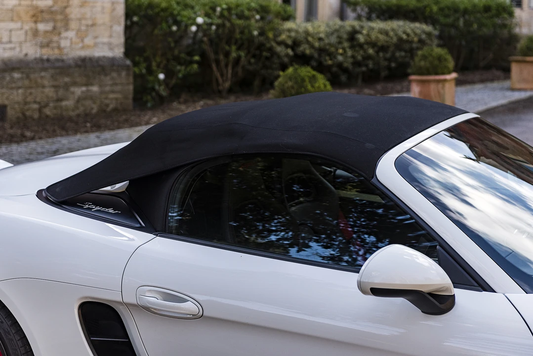 2016 Porsche 981 Boxster Spyder - Image 24 of 31