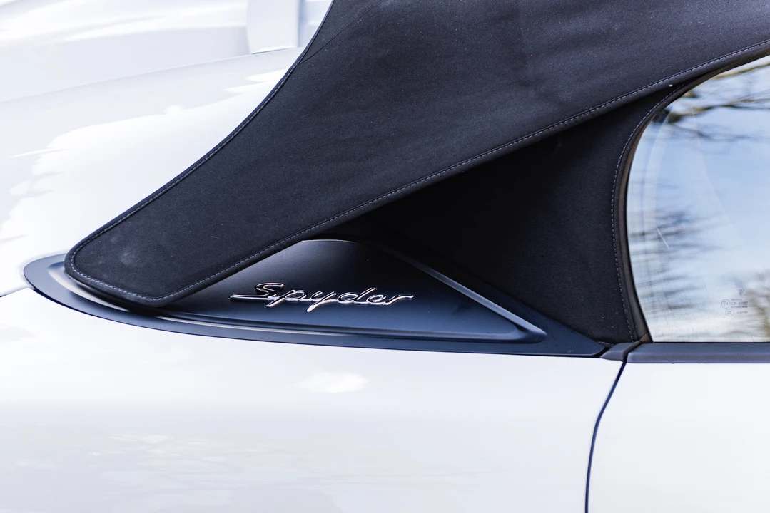 2016 Porsche 981 Boxster Spyder - Image 25 of 31