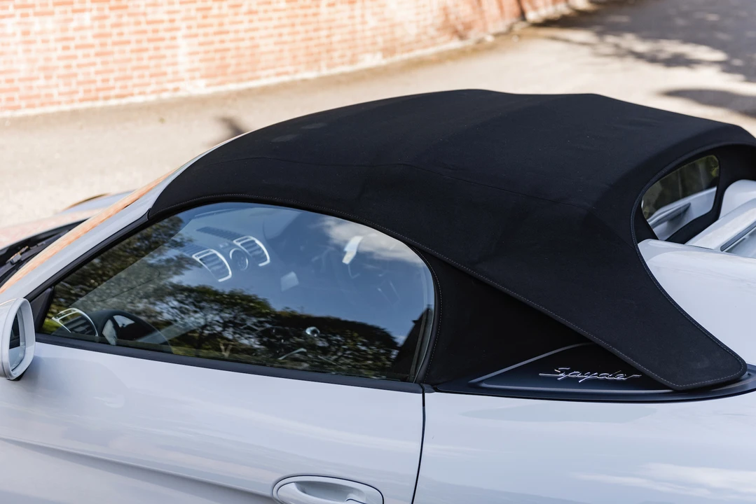 2016 Porsche 981 Boxster Spyder - Image 27 of 31