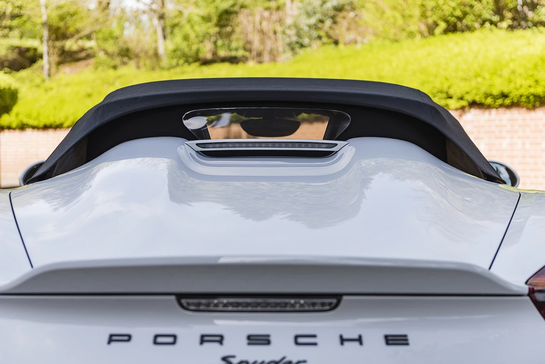 2016 Porsche 981 Boxster Spyder - Image 29 of 31