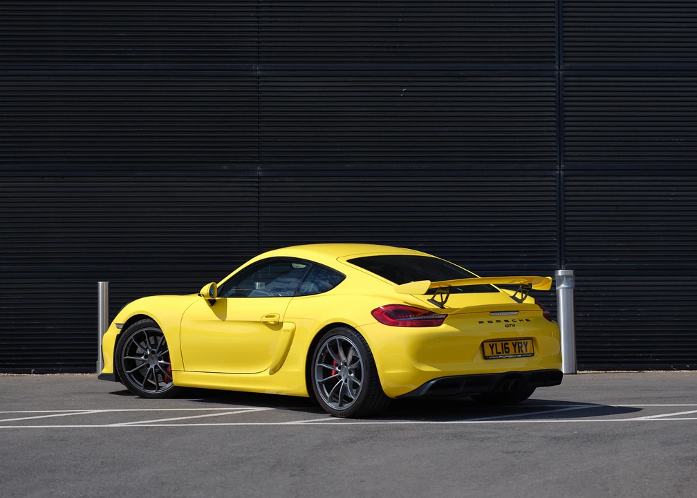 2016 Porsche 981 Cayman GT4 - Image 8 of 31