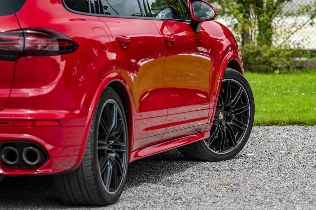 2016 Porsche 958 Cayenne GTS - Image 28 of 31