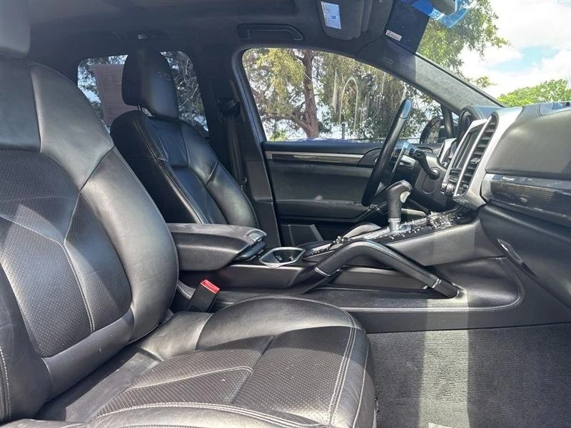 2016 Porsche 958 Cayenne - Image 9 of 20