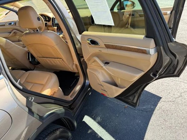 2016 Porsche 958 Cayenne S - Image 16 of 21
