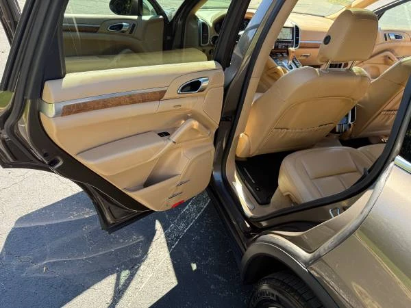 2016 Porsche 958 Cayenne S - Image 17 of 21