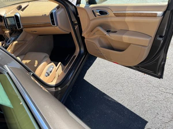 2016 Porsche 958 Cayenne S - Image 15 of 21