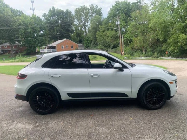 2016 Porsche Macan - Image 8 of 9