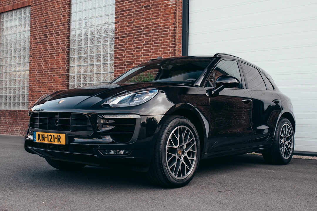 2016 Porsche Macan S - Image 2 of 31
