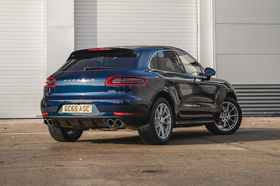 2016 Porsche Macan Turbo - Image 13 of 31
