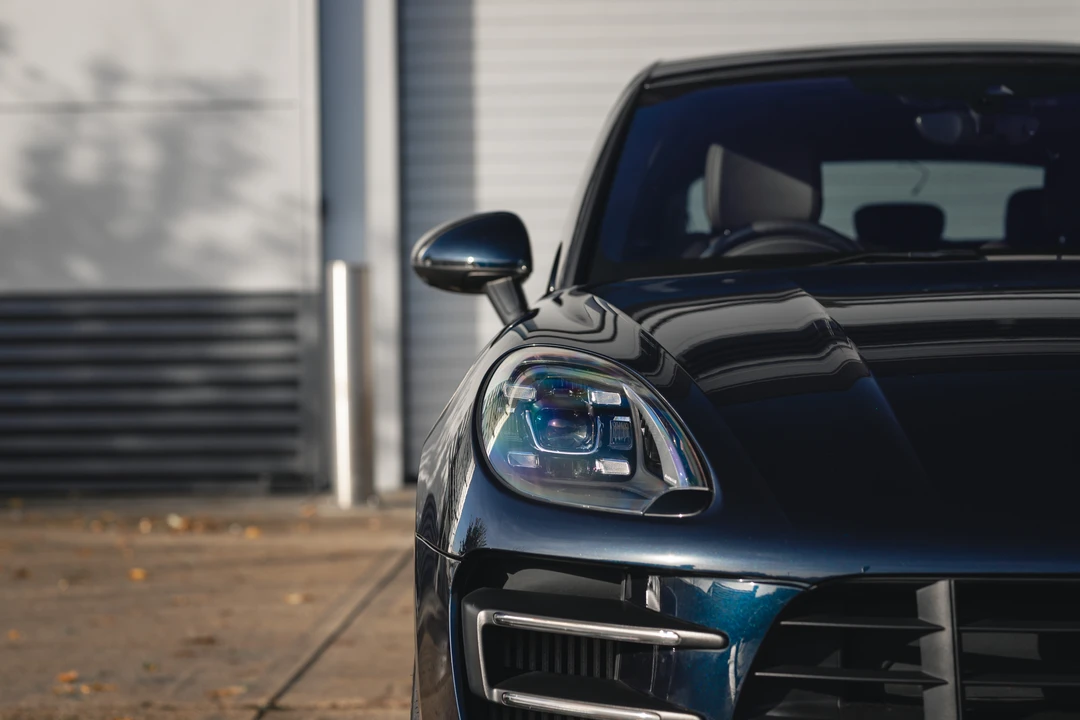 2016 Porsche Macan Turbo - Image 17 of 31